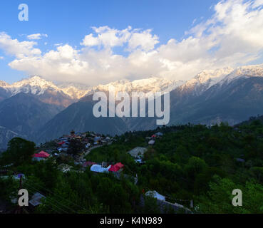 Villaggio kalpa e kinnaur kailash vetta sacra alla vista di sunrise Foto Stock