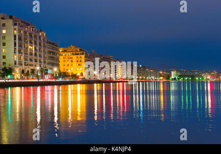 Skyline di Salonicco quay al crepuscolo. Grecia Foto Stock