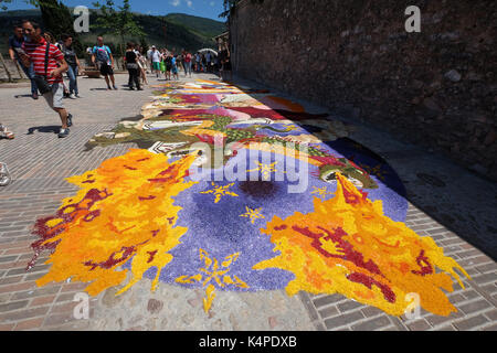 Infiorata evento che si svolge in occasione del Corpus Domini a Spello, Umbria, Italia Foto Stock