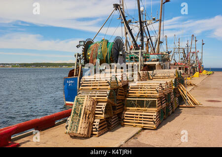 Lobster Pot e la pesca dei pescherecci da traino, Port au choix sul golfo di St Lawrence, Western Terranova, Canada Foto Stock