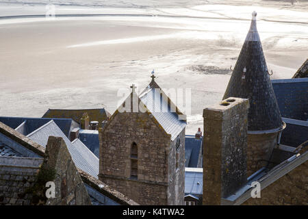 Francia, Manica (50), Baie du Mont Saint-Michel classée Patrimoine Mondial de l'UNESCO, le Mont Saint-Michel, maisons et la baie // Francia, Manica, Mon Foto Stock