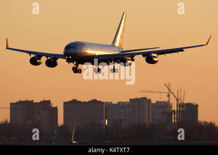 Sheremetyevo, Moscow Region, Russia - 30 maggio 2014: Aeroflot Ilyushin IL-96-300 ra-96008 sbarco presso l'aeroporto internazionale di Sheremetyevo. Foto Stock
