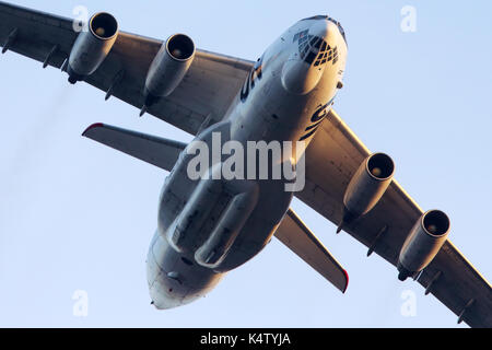Zhukovsky, Moscow Region, Russia - 20 novembre 2013: ilyushin il-76t delle Nazioni Unite ra-76457 a zhukovsky. Foto Stock