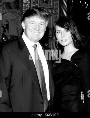 PALM BEACH, FL - 2008: Donald Trump e Melania Knauss al Mar-a-Lago Club nel 2008 in Palm Beach, Florida. Persone: Donald Trump, Melania Knauss trasmissione Ref: MNC79 MPI122 / MediaPunch Foto Stock