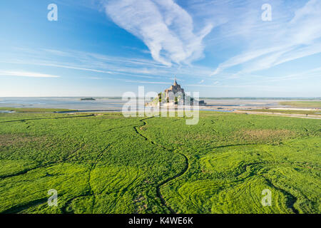 Francia, Manica (50), Baie du Mont Saint-Michel classée Patrimoine Mondial de l'UNESCO, le Mont Saint-Michel (vue aérienne) // Francia, Manica, Mont Sai Foto Stock