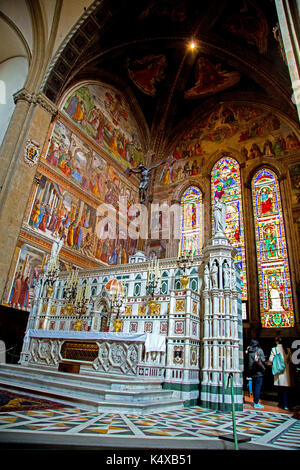 Cappella maggiore e altare nella chiesa di Santa Maria Novella a Firenze Roma Foto Stock