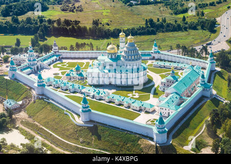 Al di sopra di vista della nuova Gerusalemme (novoiyerusalimsky, voskresensky risurrezione) nel monastero Oblast di Mosca nel giorno di estate Foto Stock