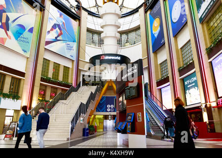 London, Regno Unito - 15 agosto 2017 - sala cinema in O2 con l'ingresso cineworold Foto Stock