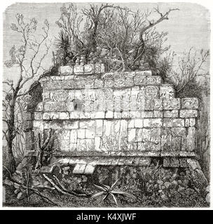 Le rovine di un antico bassorilievo come parte del tempio Maya in una fitta vegetazione. Chichen-Itza Maya sito archeologico Yucatan Messico. Creato da Guaiaud pubblicato in Le Tour du Monde Parigi 1862 Foto Stock