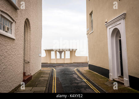 Interessante rifugio sul lungomare di trattativa, Kent, Regno Unito Foto Stock