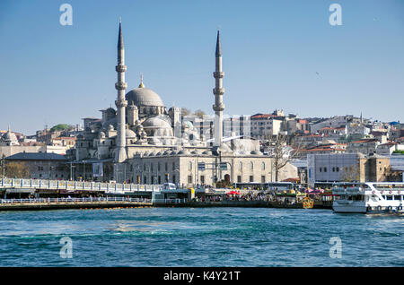 Nuova Moschea (Yeni Cami) nel quartiere Eminonu di Istanbul, Turchia Foto Stock