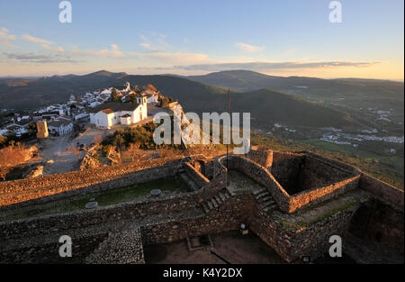 Marvao e il castello medievale. Alentejo, Portogallo Foto Stock