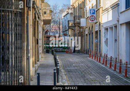 Nicosia, Cipro il 21 marzo 2017: Nazioni Unite zona di buffer (linea verde) a Cipro a Nicosia. Foto Stock