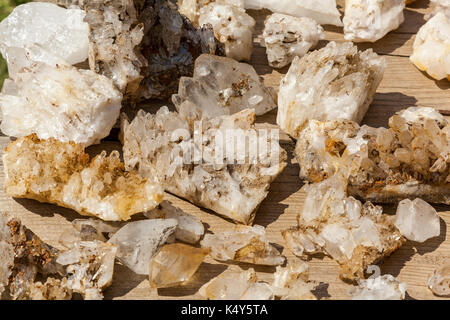 Pezzi di cristallo di montagna vicino a villaggio ushgul, svaneti, georgia Foto Stock