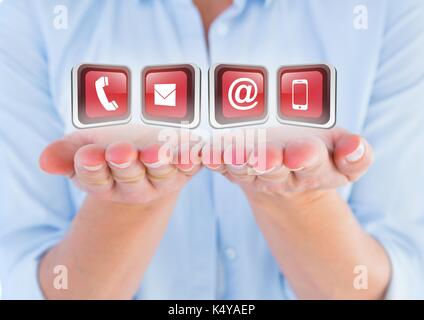 Composito Digitale delle mani con le icone delle applicazioni su Foto Stock