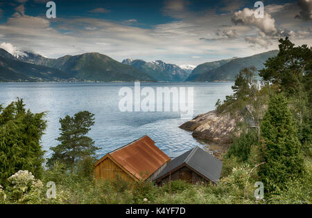 Vista sul sognefjord in Norvegia da vik balestrand con tutta l'acqua Foto Stock