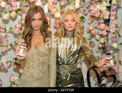 Brooklyn, NY, Stati Uniti. 7th settembre 2017. Il 7 settembre 2017, gli Angeli segreti di Victoria, Josephine Skriver e Elsa Hosk celebrano il nuovo AMORE Fragrance presso il negozio segreto 5th di Victoria a New York City. Credito: John Palmer/Media Punch/Alamy Live News Foto Stock