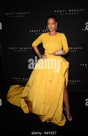 Brooklyn, NY, Stati Uniti d'America. 7 Sep, 2017. rihanna presso gli arrivi di fenty bellezza da rihanna launch party, duggal serra, Brooklyn, NY, 7 settembre 2017. Credito: eli winston/everett raccolta/alamy live news Foto Stock