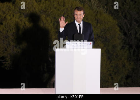 Atene, Grecia. 07Th Sep, 2017. Il Presidente francese Emmanuel Macron è visto offrire un discorso a Pnice hill. Il Presidente francese Emmanuel Macron arriva in Grecia per una due giorni di visita ufficiale di incontrare il Primo Ministro greco, Alexis Tsipras e Presidente Prokopis Pavlopoulos. Credito: SOPA Immagini limitata/Alamy Live News Foto Stock