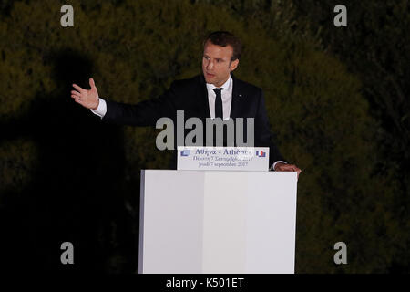 Atene, Grecia. 07Th Sep, 2017. Il Presidente francese Emmanuel Macron è visto offrire un discorso a Pnice hill. Il Presidente francese Emmanuel Macron arriva in Grecia per una due giorni di visita ufficiale di incontrare il Primo Ministro greco, Alexis Tsipras e Presidente Prokopis Pavlopoulos. Credito: SOPA Immagini limitata/Alamy Live News Foto Stock