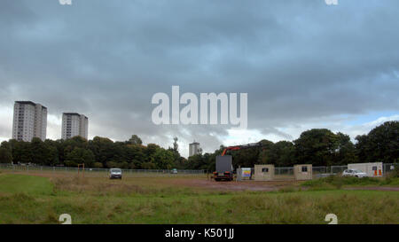 Glasgow, Scotland, Regno Unito. 8 settembre.in disuso da calcetto in Knightswood Park, nella città del nord-ovest hanno inizio i lavori sulla Scozia il primo-olimpico BMX standard via. Glasgow e Berlino sono stati nominati co-host nel 2015 del primo europeo campionati sportivi in 2018 che include campionati Europei di ciclismo, potrà vedere più di 650 top ciclisti competere in strada, via, mountain bike e BMX campionato il Consiglio spera di poter avere il £2m via aperta prima di allora per le comunità locali e i gruppi da utilizzare prima e dopo i campionati. Credito: gerard ferry/Alamy Live News Foto Stock