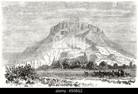 Antica illustrazione approssimativa di una cittadella sulla cima di una collina rocciosa. Tumko-Khaleesi (?) (Alahan monastero?) Cilicia (nell'attuale Turchia). Autore non identificato pubblicato in Le Tour du Monde Parigi 1862 Foto Stock