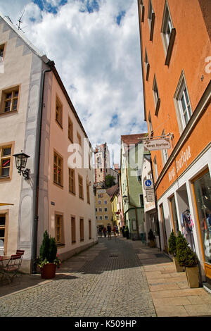 Una scena di strada a Fussen, Baviera, Germania. Foto Stock