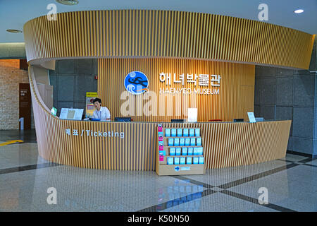 Le figlie del mare haenyeo museo sulla famosa sub femmina su Jeju Island in jeju speciale provincia amministrativa in Corea del Sud Foto Stock