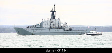 Classe di fiume offshire navi pattuglia hms tyne e hms mersey visto nel solent e a Portsmouth Porto. Foto Stock