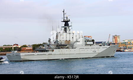 Classe di fiume offshire navi pattuglia hms tyne e hms mersey visto nel solent e a Portsmouth Porto. Foto Stock