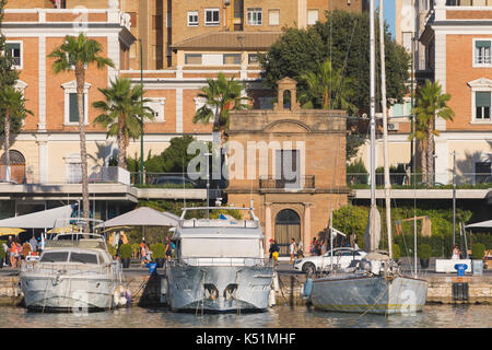 Malaga, Costa del sol, provincia di Malaga, Andalusia, Spagna meridionale. la cappella porta sul muelle onu, inaugurato nel 1732 Foto Stock