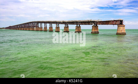 Abbandonato bahia honda ponte ferroviario era parte della ferrovia d'oltremare in basso a Florida Keys Foto Stock