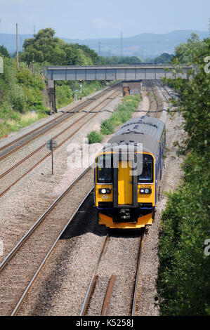 153318 alla testa od un non ben identificato d.m.u. testine a Cardiff al servizio centrale di marshfield. Foto Stock