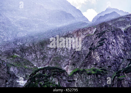 Tramonto a tatry montagne in estate la Polonia. Foto Stock