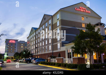 Savannah Georgia,Midtown,Hilton Garden Inn,hotel,edificio,esterno,parcheggio,crepuscolo,insegna illuminata,Stati Uniti America Nord America,GA170512101 Foto Stock