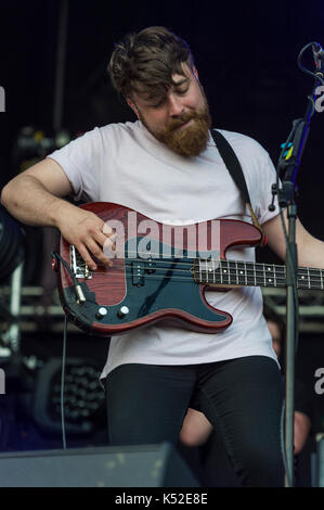 Thornhill, Scotland, Regno Unito - 2 settembre 2017: marc ceppo di scottish indie band fatherson eseguire durante il day 2 di campi elettrici festival. Foto Stock