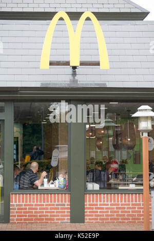 Il mcdonald in Cambridge dove il personale si tiene uno sciopero.Tuttavia non vi è stato alcun segno di picchetti a mezzogiorno di lunedì 4 settembre dopo i riscontri a sinistra per una riunione a Londra.il ramo era occupato e non aveva che colpisce i lavoratori mantenendo aperto il ristorante. MCDONALD'S lavoratori sono messa in scena il loro primo sciopero del regno unito dopo aver camminato fuori a due negozi in una controversia relativa a zero ore contratti e condizioni. i lavoratori a Cambridge e crayford, a sud-est di Londra, iniziò la 24 ore di azione a mezzanotte. una unione denominata "Brave" spostare da basso-personale retribuito. Foto Stock