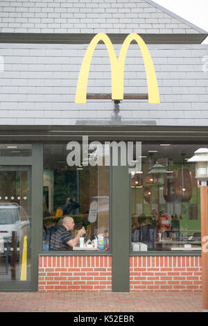 Il mcdonald in Cambridge dove il personale si tiene uno sciopero.Tuttavia non vi è stato alcun segno di picchetti a mezzogiorno di lunedì 4 settembre dopo i riscontri a sinistra per una riunione a Londra.il ramo era occupato e non aveva che colpisce i lavoratori mantenendo aperto il ristorante. MCDONALD'S lavoratori sono messa in scena il loro primo sciopero del regno unito dopo aver camminato fuori a due negozi in una controversia relativa a zero ore contratti e condizioni. i lavoratori a Cambridge e crayford, a sud-est di Londra, iniziò la 24 ore di azione a mezzanotte. una unione denominata "Brave" spostare da basso-personale retribuito. Foto Stock