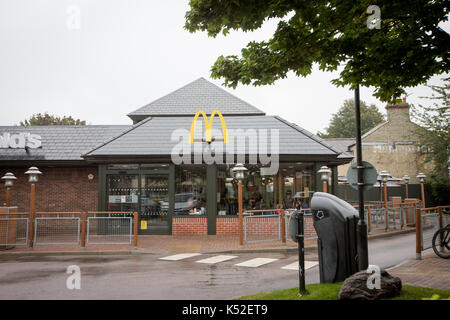 Il mcdonald in Cambridge dove il personale si tiene uno sciopero.Tuttavia non vi è stato alcun segno di picchetti a mezzogiorno di lunedì 4 settembre dopo i riscontri a sinistra per una riunione a Londra.il ramo era occupato e non aveva che colpisce i lavoratori mantenendo aperto il ristorante. MCDONALD'S lavoratori sono messa in scena il loro primo sciopero del regno unito dopo aver camminato fuori a due negozi in una controversia relativa a zero ore contratti e condizioni. i lavoratori a Cambridge e crayford, a sud-est di Londra, iniziò la 24 ore di azione a mezzanotte. una unione denominata "Brave" spostare da basso-personale retribuito. Foto Stock