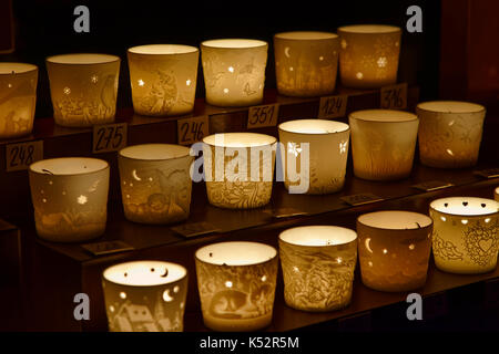 Luci in stallo sulla fiera di natale a Erbach nel Odenwald, Hesse, Germania Foto Stock