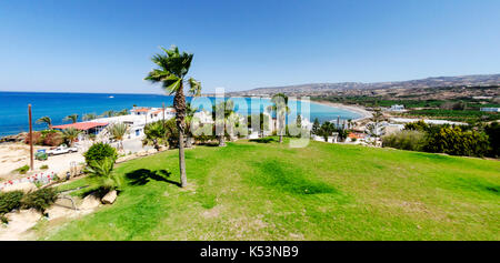 Una vista sulla Baia del Corallo in Paphos, Cipro Foto Stock