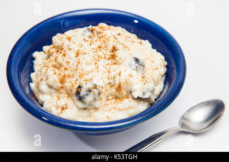 Budino di riso con cinamon e uvetta preparazione : pronto serviti dolci budino di riso Foto Stock