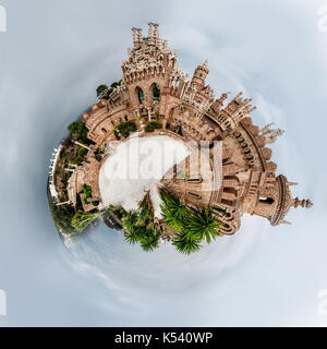 Piccolo pianeta 360 grado sfera. panorama del Castello di Colomares. Benalmadena spagna Foto Stock