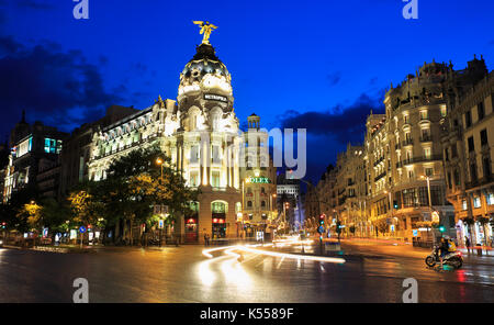 Madrid, Spagna - 25 luglio 2017: gran vía è un esclusivo shopping street si trova nel centro di madrid. È noto come lo spagnolo Broadway. Foto Stock