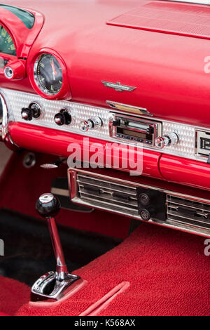 1955 convertibile Ford Thunderbird interni. Classic American T Bird Foto Stock