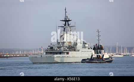 Classe di fiume offshire navi pattuglia hms tyne e hms mersey visto nel solent e a Portsmouth Porto. Foto Stock