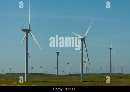 Le turbine eoliche nei pressi del Rio Vista Valle Centrale, CA Foto Stock