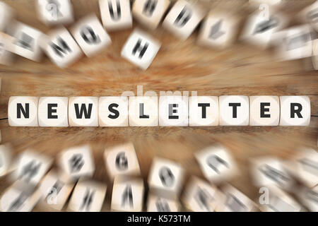 Invio di newsletter internet campagna di marketing dice concetto business idea Foto Stock