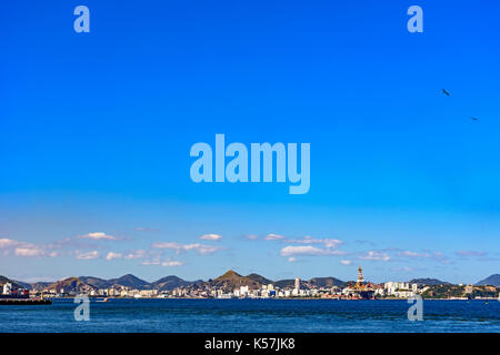 Il centro della città di niteroi città con i suoi palazzi e la vista sulla baia di Guanabara a Rio de Janeiro Foto Stock