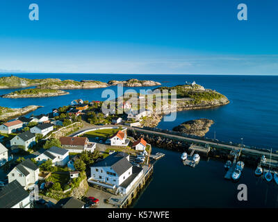 Villaggio di henningsvaer. vista aerea. la Norvegia. Foto Stock